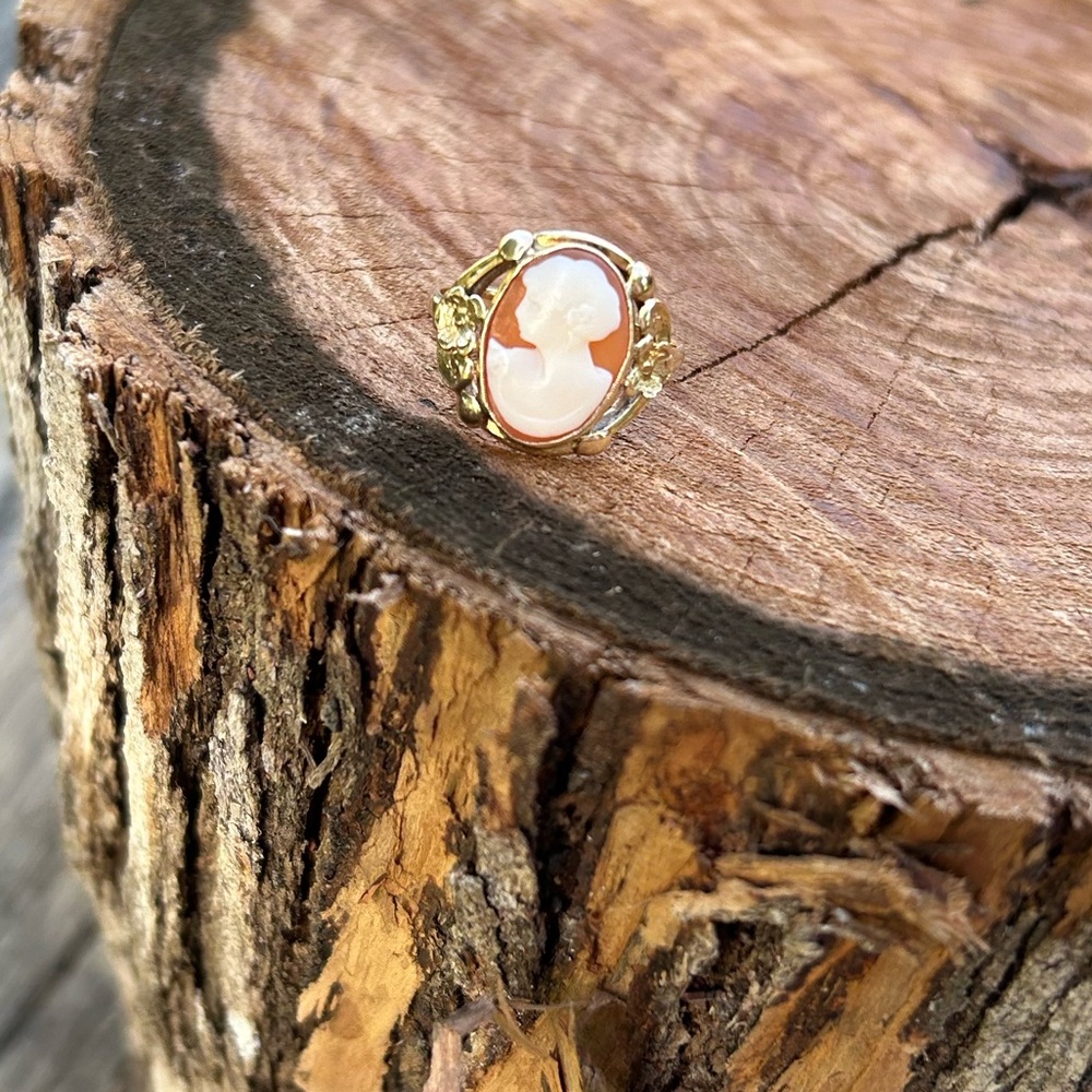 Solid Gold Cameo Ring - image 2